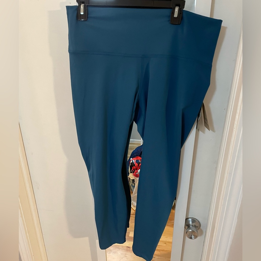 BRAND NEW! Nike yoga high waisted leggings